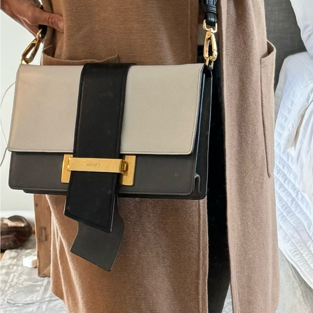 Beautiful city calf Prada bag- offers welcome